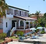 Santa Monica Hotel 2*